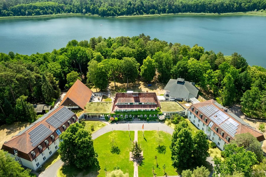 Hotel Döllnsee-Schorfheide - Familienhotel und Tagungshotel in Brandenburg bei Berlin Hotel Döllnsee-Schorfheide - Familienhotel und Tagungshotel in Brandenburg bei Berlin
