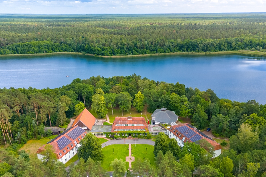 Hotel Döllnsee-Schorfheide - Familienhotel und Tagungshotel in Brandenburg bei Berlin
