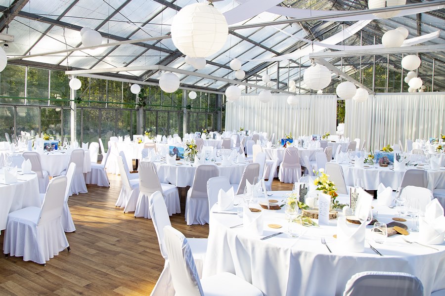 Heiraten im Hotel Döllnsee-Schorfheide - Familienhotel und Tagungshotel in Brandenburg bei Berlin Heiraten im Hotel Döllnsee-Schorfheide - Familienhotel und Tagungshotel in Brandenburg bei Berlin